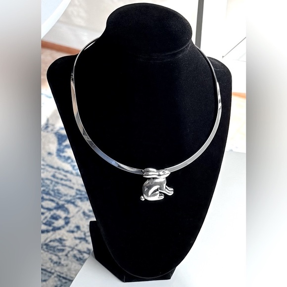 Elegant Silver Tone Rabbit Pendant Choker Necklace - Picture 12 of 12